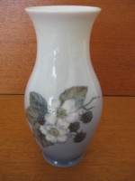 Royal Copenhagen Vase med brombærranke