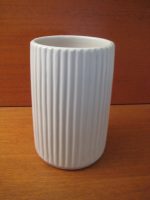 Hjorth hvid riflet vase