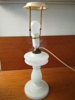 Hvid opal bordlampe