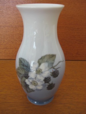 Royal Copenhagen Vase med brombærranke