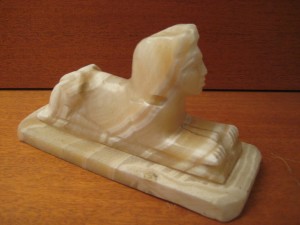 Alabasterfigur Sphinx