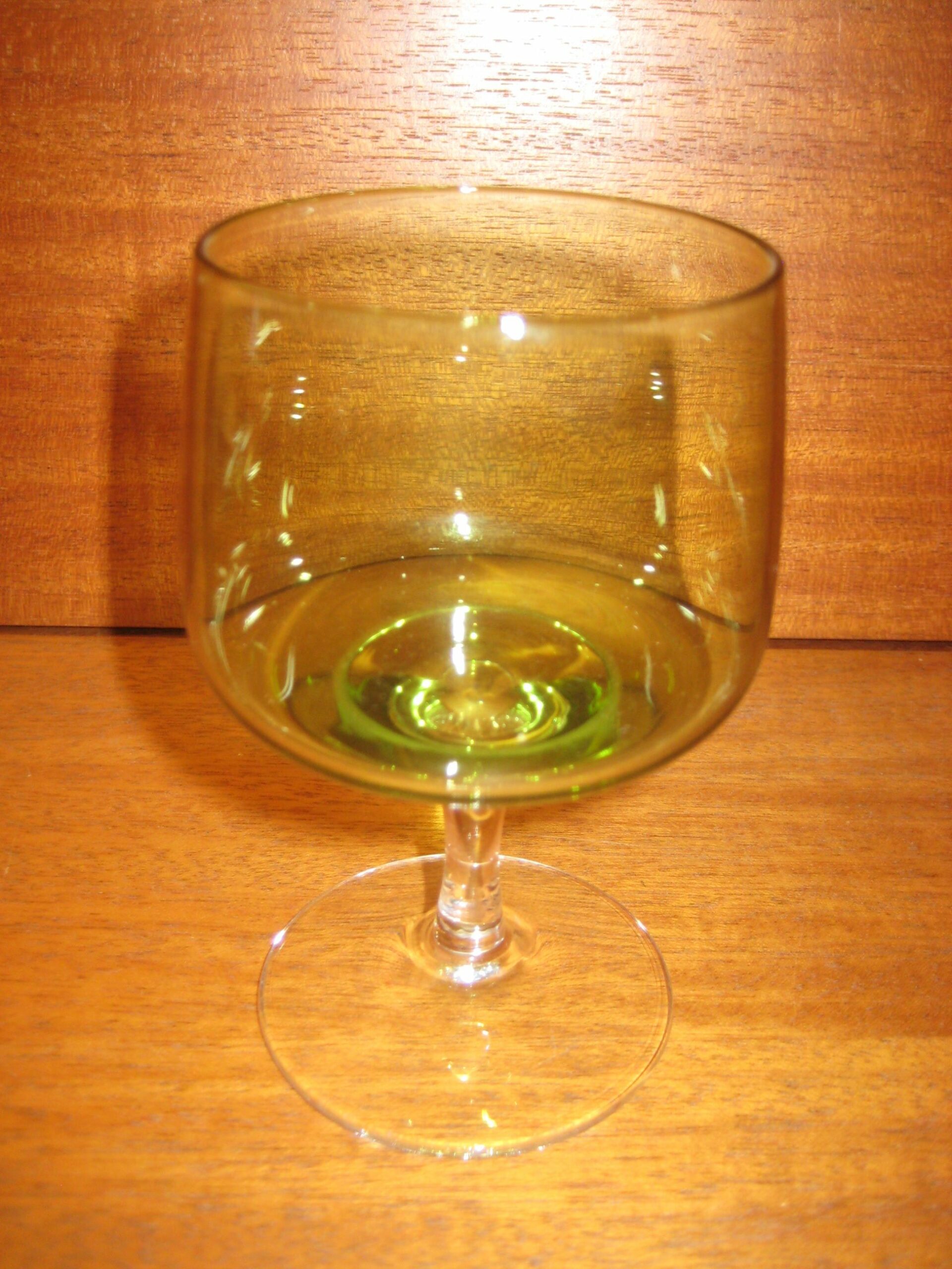 I hele verden blad kant Mandalay hvidvinsglas, grøn kumme af Per Lütken for Holmegaard -  Nyt-Brugt-Smukt