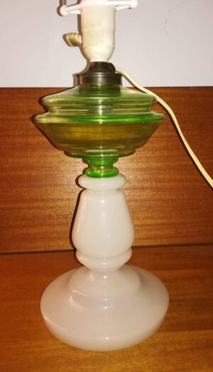 Opal bordlampe med grøn